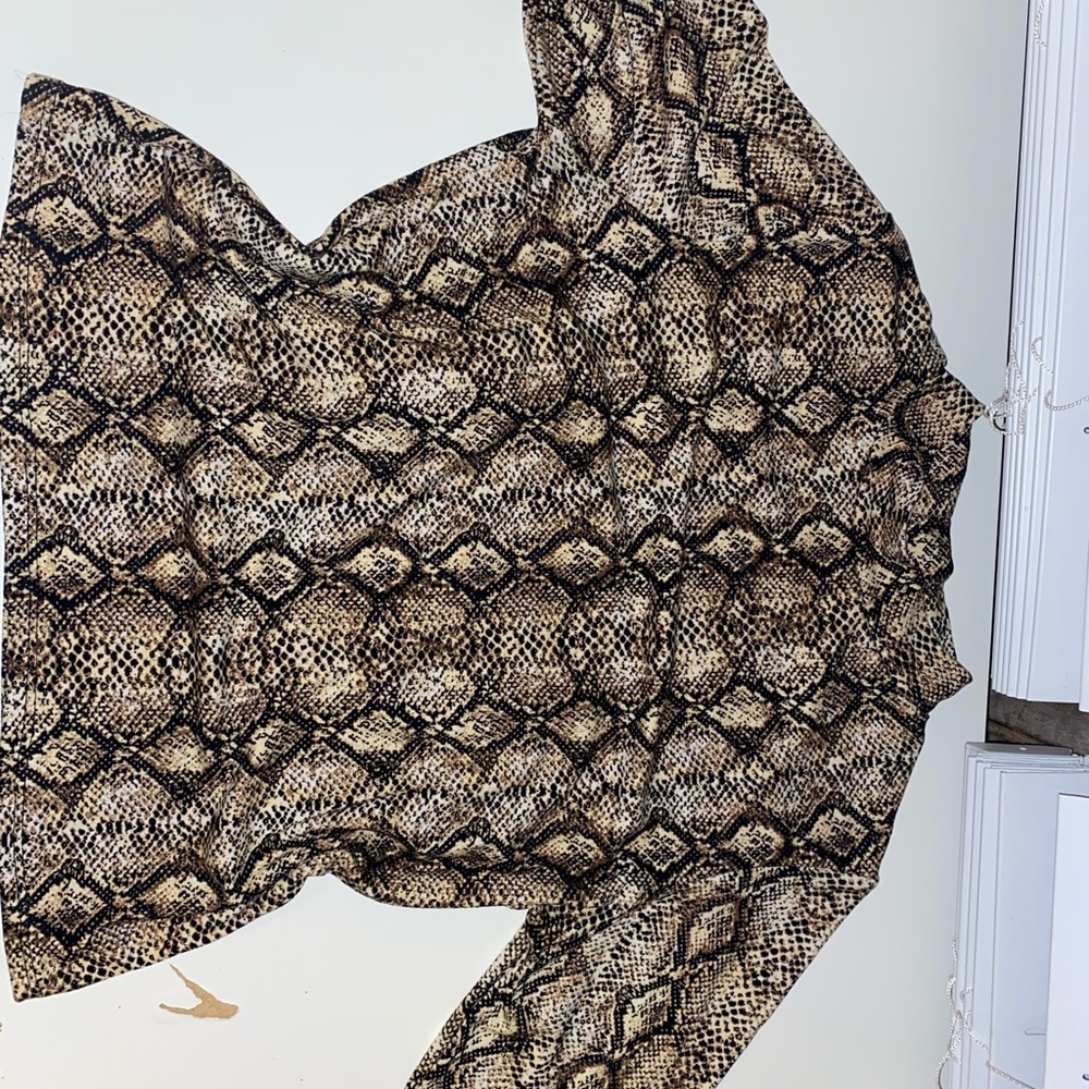 Snake Pattern Crop Long Sleeve